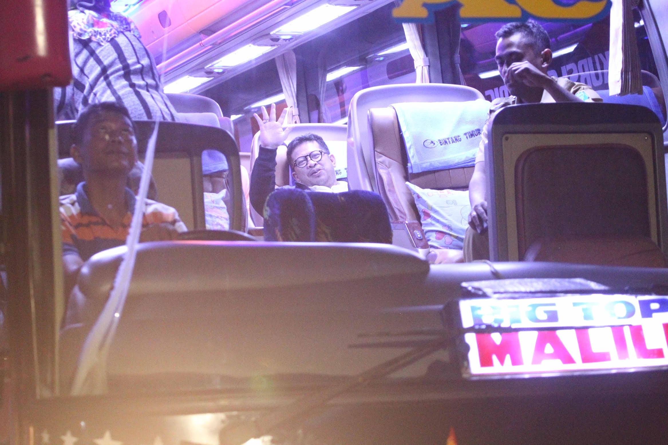 Plt Bupati Lutim Naik Angkutan Umum ke Malili