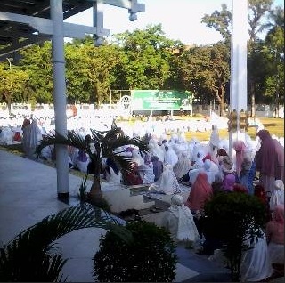 Doa Puang Makka, Hujan Turun Lima Menit di Jl Baji Bicara