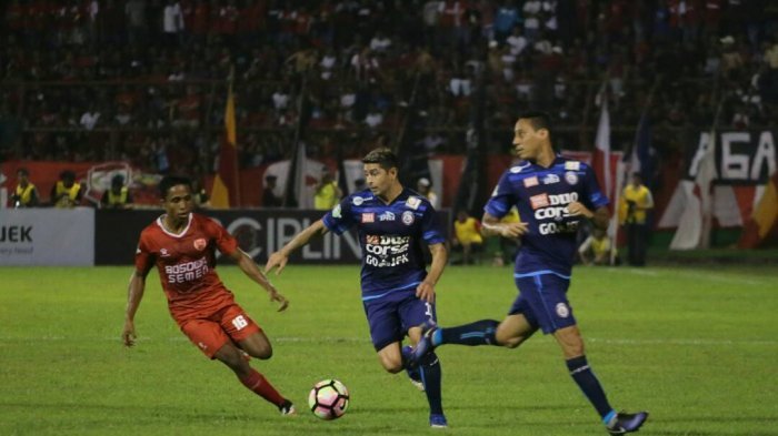 jadwal-live-streaming-indosiar-psm-makassar-vs-arema-fc-prediksi-susunan-pemain-kesempatan-menekan_20181012_085324.jpg