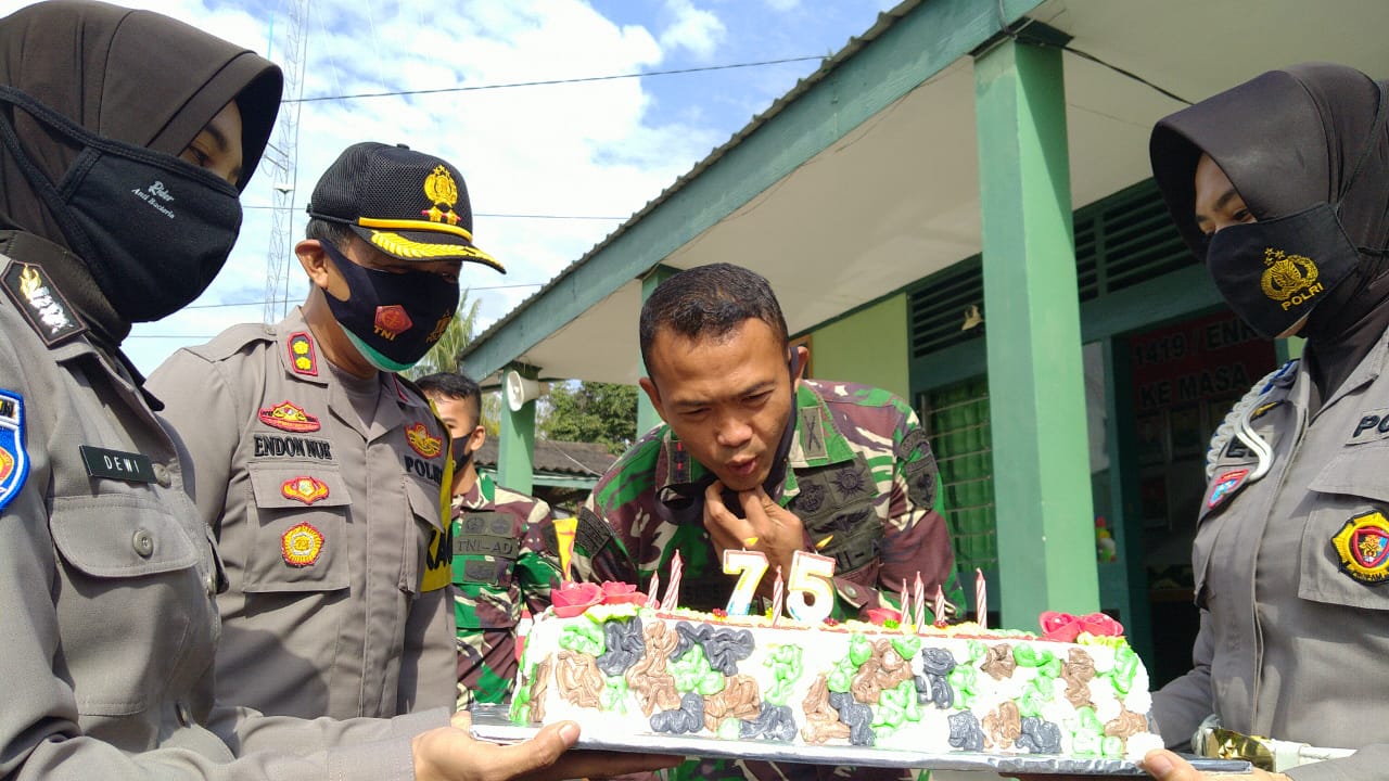 Geruduk Makodim 1419 Enrekang, Kapolres dan Jajarannya Beri Surprise di HUT ke-75 TNI