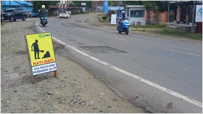 jalan-rusak-di-luwu-1-2352025.jpg
