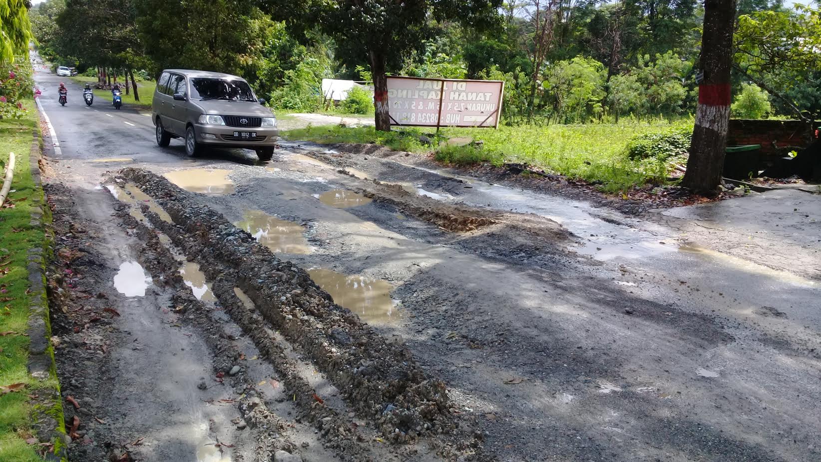 jalan-rusak_20170609_115246.jpg