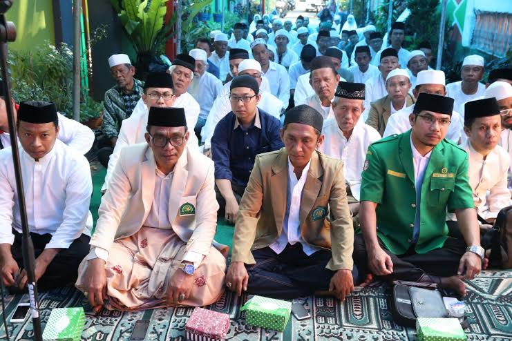 Ribuan Jamaah Hadiri Haul Syekh Sayyid Djamaluddin Assegaf Puang Ramma - jamaah-khalwatiyah2_20180501_152039.jpg