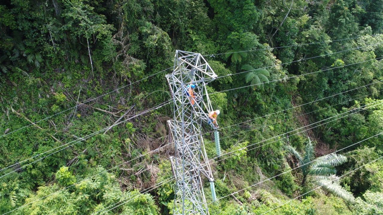 Aksi Sigap PLN Tangani Gangguan Transmisi Sistem Kelistrikan di Sulut-Gorontalo