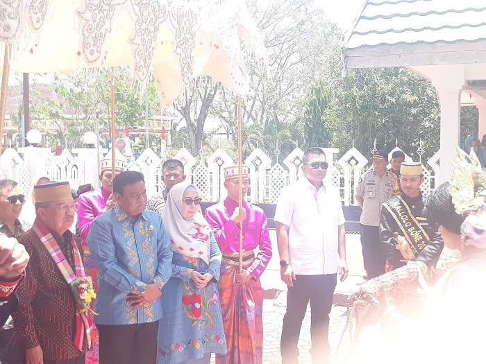 Jelang Akhir Masa Jabatan, Wapres JK Disambut Upacara Adat di Kampung Halamannya Bone