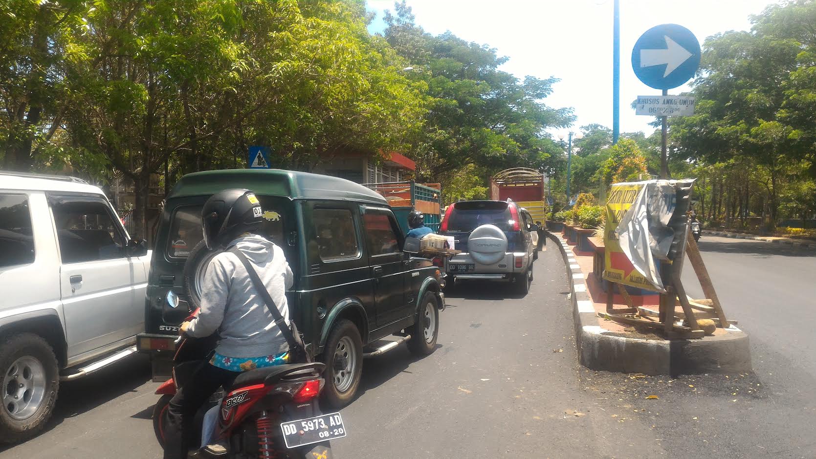 Macet di Sekitar Betonisasi Jend Sudirman Maros, Sebaiknya Lewat Jalan Ini
