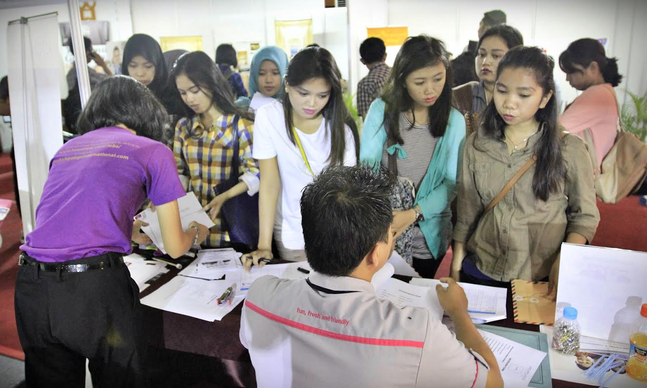 job-fair-di-aula-akpar-makassar_20150930_185758.jpg
