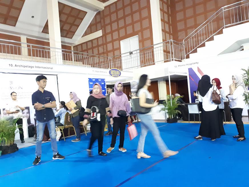 job-fair-politeknik-pariwisata_20181024_175024.jpg