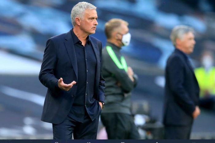 jose-mourinho-dalam-laga-tottenham-hotspur-melawan-everton-2020-2021.jpg