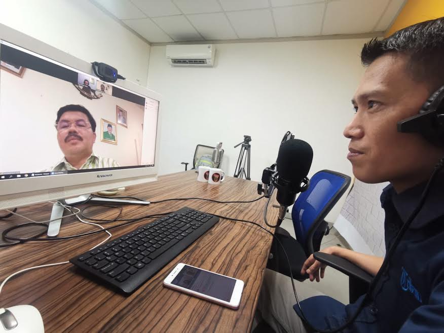 jurnalis-tribun-timur-abdul-aziz-alimuddin-mewawancarai-ketua-dpw-ppp-sulsel-hm-aras.jpg