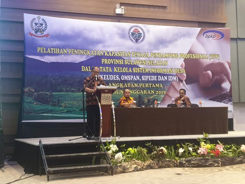 kadis-pmd-sulsel-membuka-pelatihan-peningkatan-kapasitas-tenaga-pendamping.jpg