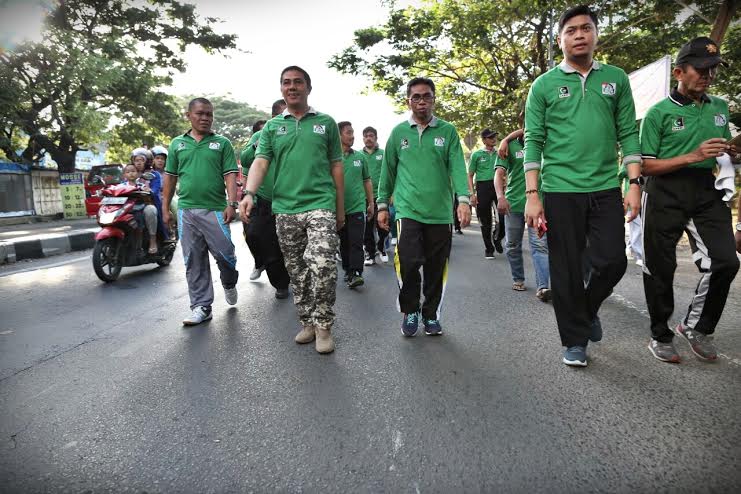 Bareng Ketua DPRD Sulsel dan Bupati Gowa, Deng Ical Lepas Jalan Sehat KAHMI - kahmi-uin2_20180415_230952.jpg