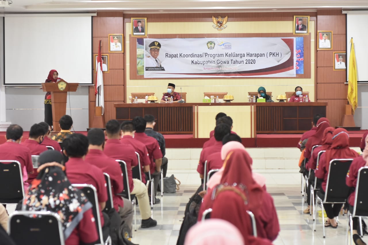 kamsina-membuka-rapat-koordinasi-program-keluarga-harapan-kabupaten-gowa.jpg