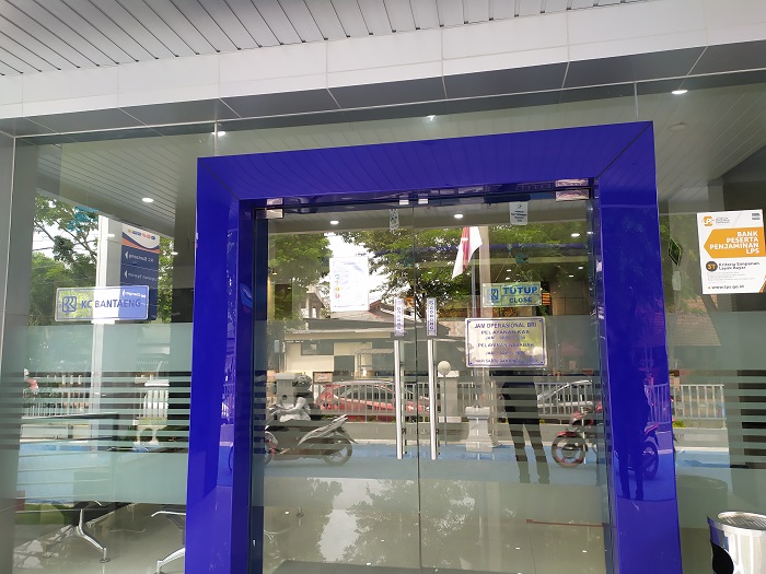 kantor-bank-rakyat-indonesia-bri-cabang-bantaeng-ditutup-sementara.jpg