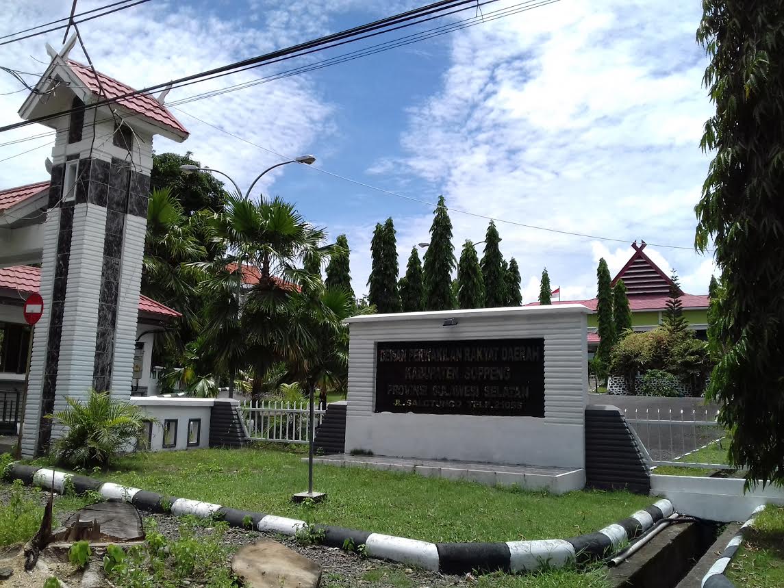 kantor-dprd-soppeng_20160209_232742.jpg