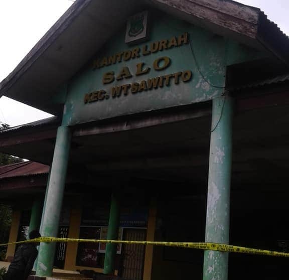 kantor-kelurahan-salo-yang-terletak-di-lingkungan-tassokkoe-dilalap-api.jpg