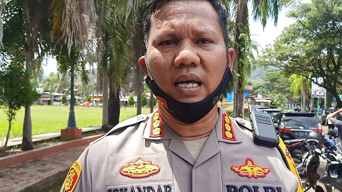 Polisi Versus Mahasiswa Adu Jotos, Kapolresta Mamuju Kombes Pol Iskandar: Tidak Ada Agenda Bakar Ban - Tribun-timur.com