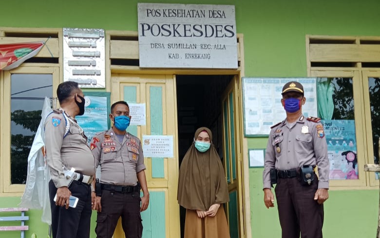 Begini Pesan Kapolsek Alla Saat Berkunjung ke Posko Kampung Tangguh Desa Sumillan