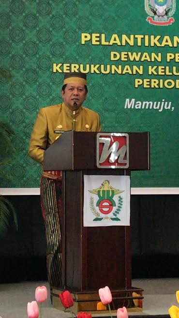 Lantik Pengurus KKS Mamuju, Bupati Soppeng Kenakan Pakaian Adat