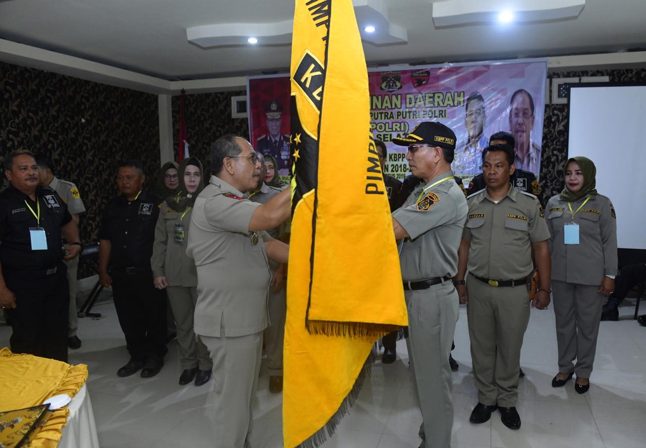 Foto: KBPP Polri Sulsel Rapat di Pinrang, Ilham Arief Sirajuddin dan Bupati Jadi Rebutan untuk Wefie - kbpp-polri-sulsel-2-482019.jpg