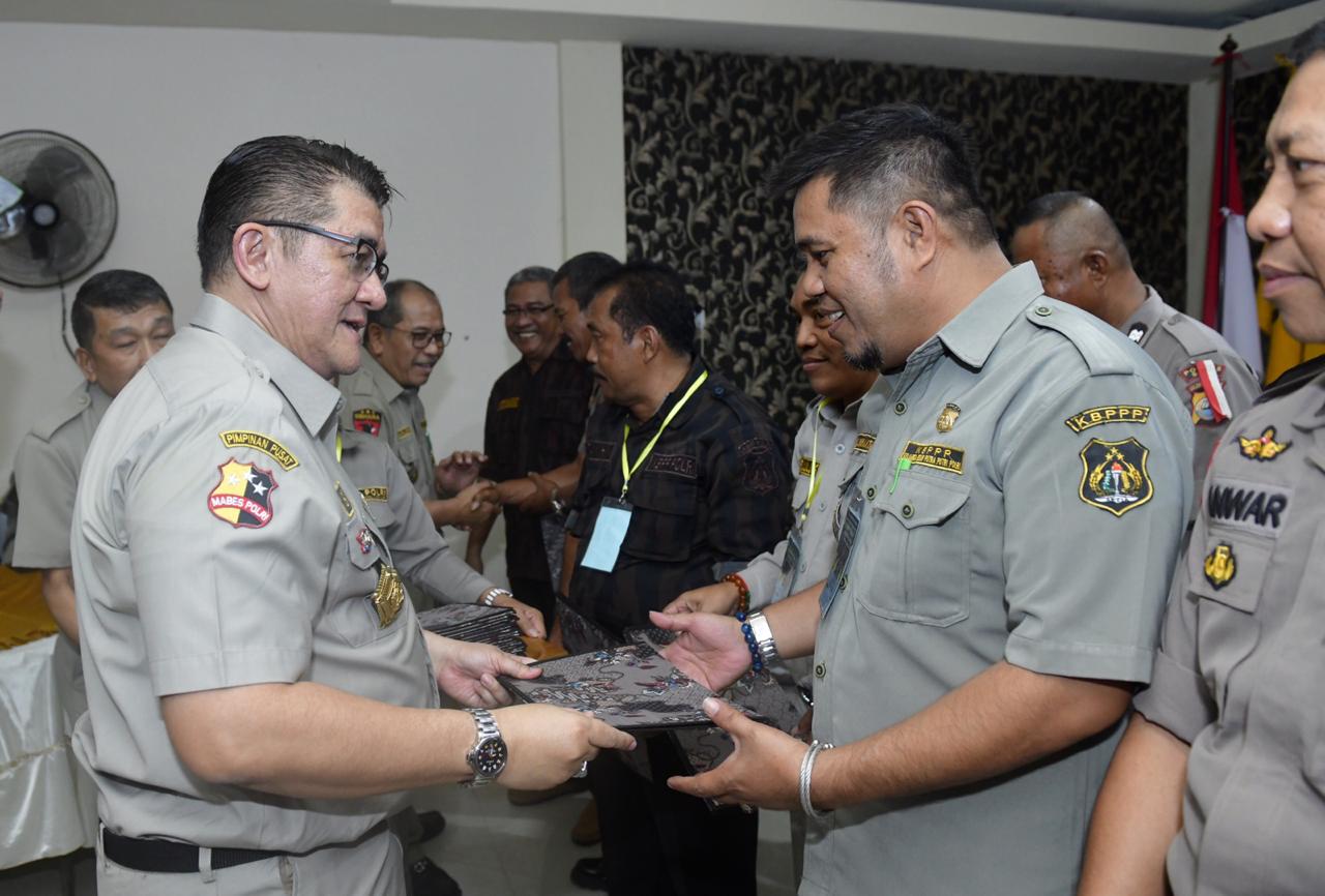Foto: KBPP Polri Sulsel Rapat di Pinrang, Ilham Arief Sirajuddin dan Bupati Jadi Rebutan untuk Wefie - kbpp-polri-sulsel-4-482019.jpg