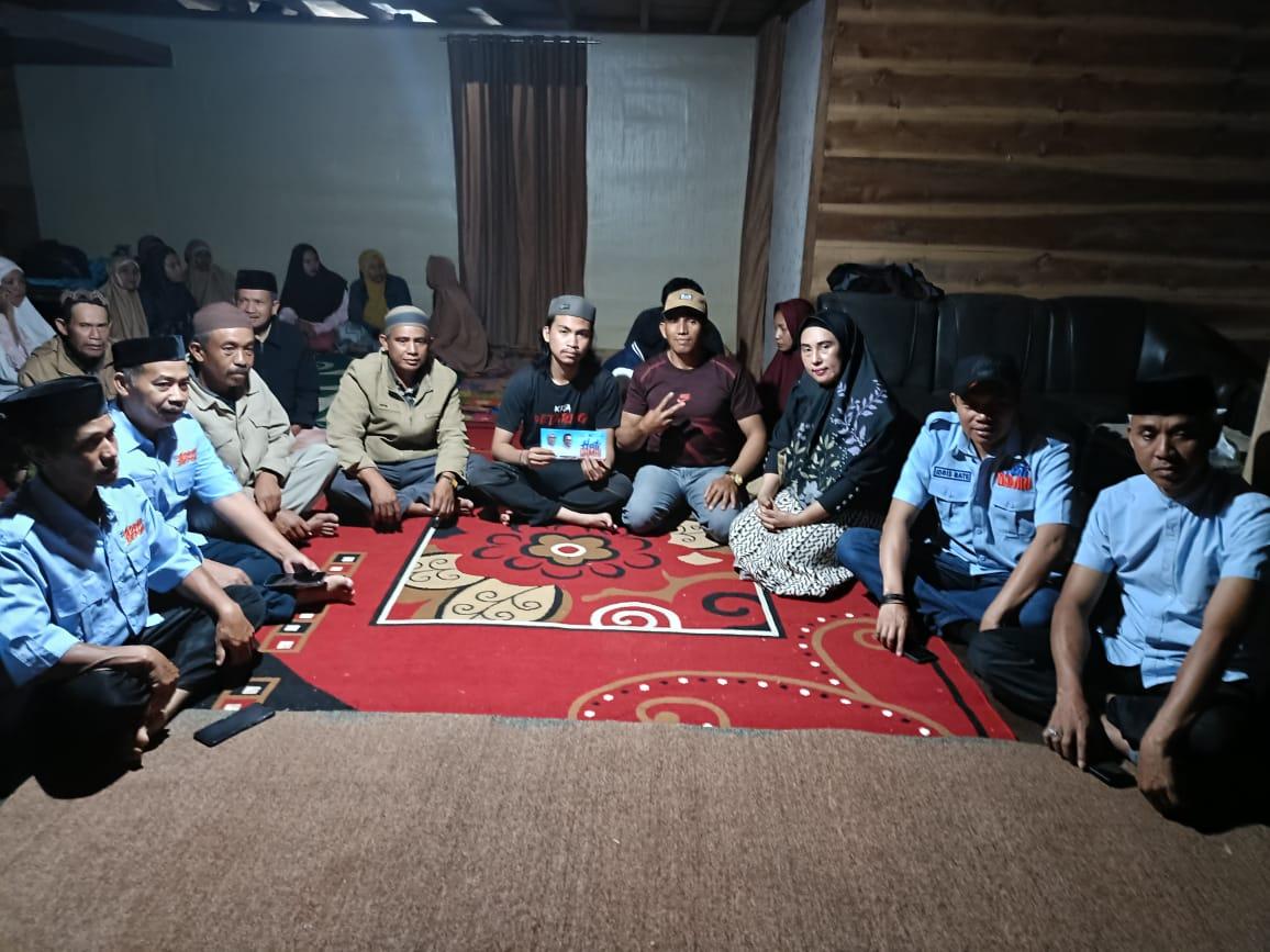 Tim Pemenangan Hati Damai Bawa Bantuan untuk Korban Kebakaran di Desa Rappolemba Gowa