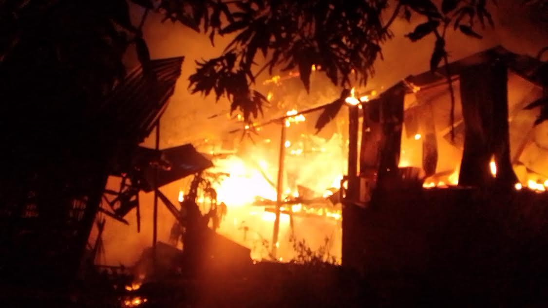 kebakaran-rumah-di-Dusun-Daima-Desa-Karelayu-Jeneponto-k.jpg