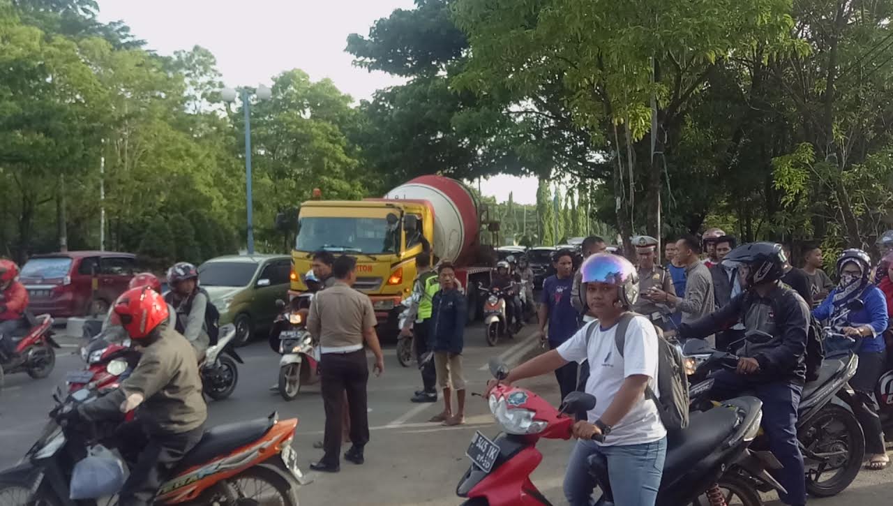 BREAKING NEWS: Terjadi Kecelakaan Maut Depan Masjid Al Markaz Maros