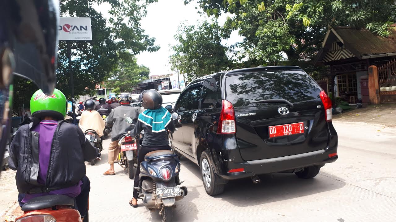 TRAFFIC UPDATE- Macet di Jalan Pettarani Maros, Ini Sebabnya