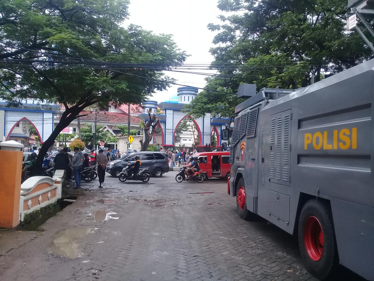 kendaraan-taktis-water-cannon-terlihat-disiagakan.jpg