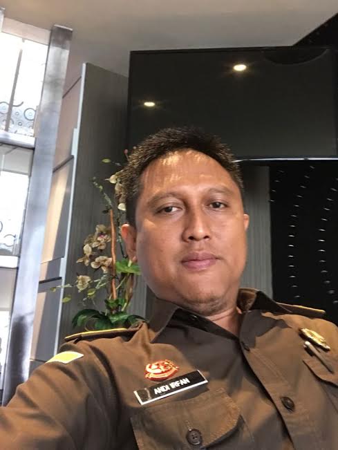 kepala-cabang-kejaksaan-negeri-pelabuhan-makassar-andi-irfan_20180805_164701.jpg