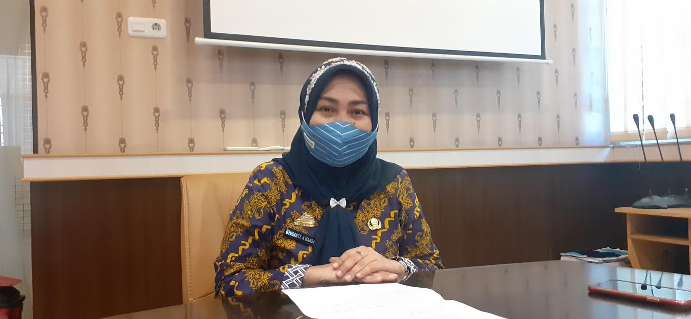 kepala-dinas-kesehatan-kabupaten-jeneponto-syusanti-mansur-jumat-1192020.jpg