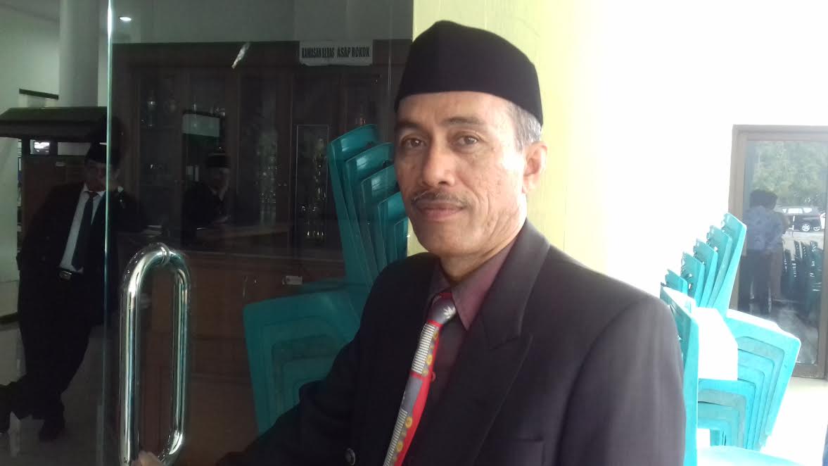 kepala-dinas-penanaman-modal-dan-pelayanan-terpadu-satu-pintu-dpmptsp-enrekang-harwan-sawati_20180524_152548.jpg