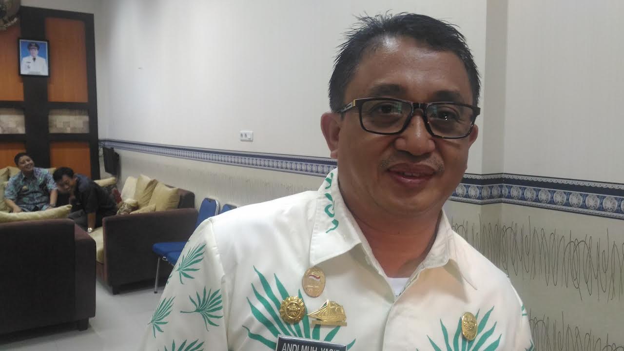 kepala-dinas-perindag-makassar-yasir-mahmud_20170112_214800.jpg