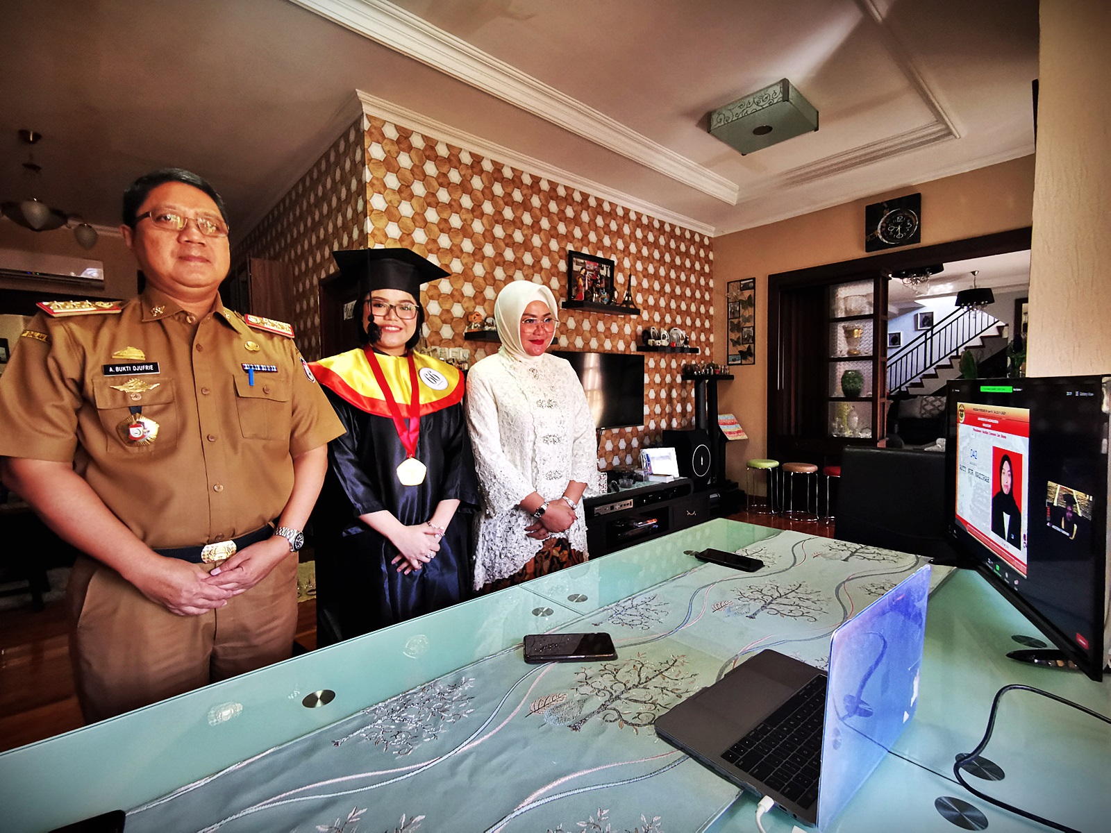 2.054 Lulusan Unhas Diwisuda Virtual - kepala-dp3q.jpg