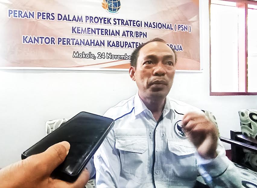 kepala-kantor-badan-pertanahan-nasional-tana-toraja-marlin.jpg