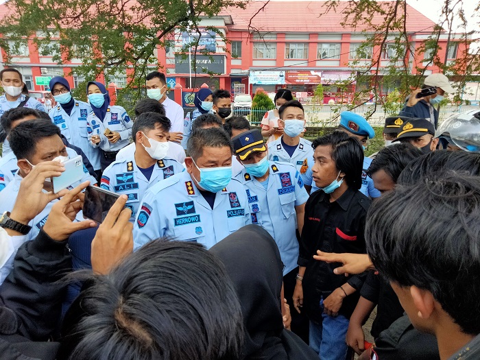 Mahasiswa Unjuk Rasa di Jl Sultan Alauddin Bikin Macet
