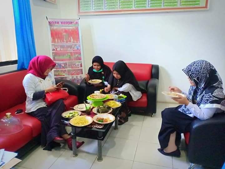 PSM Juara, Kepala Puskesmas Kota Enrekang Traktir Makan Rekan Sekantor