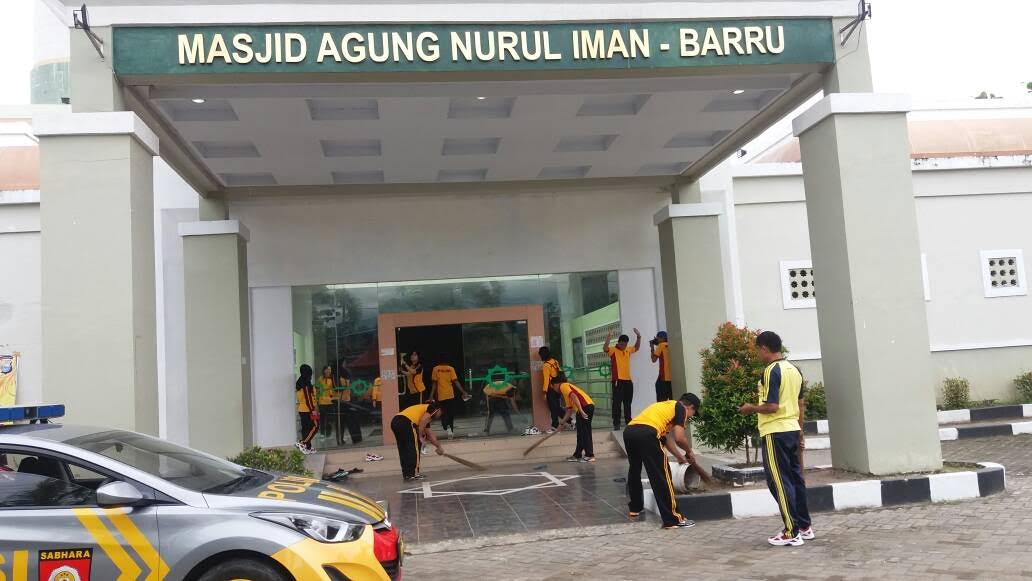 kerja-bakti-polisi_20170616_094146.jpg