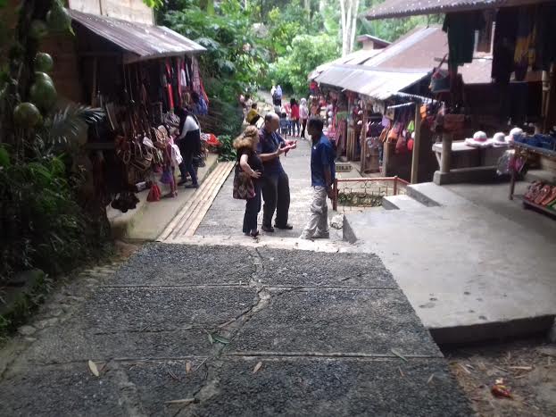 Libur Imlek, Objek Wisata Kete Kesu Toraja Diserbu Wisatawan - kete-kesu-toraja-banyak-pengunjung_20160208_125755.jpg