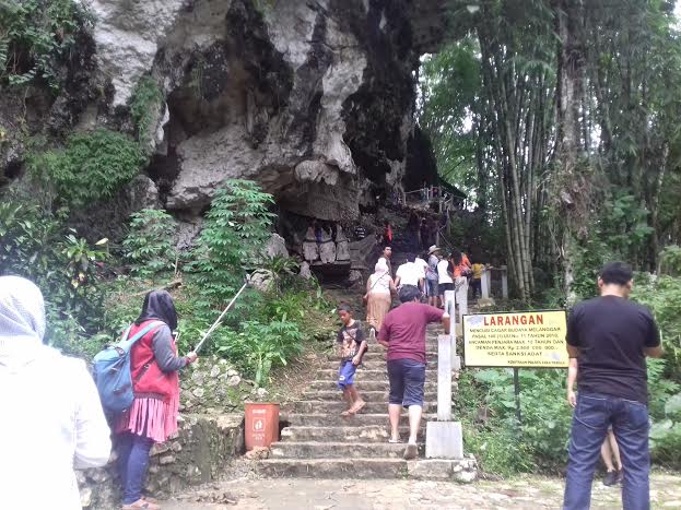 kete-kesu_20160208_125636.jpg<pf>kete-kesu-toraja_20160208_125343.jpg<pf>kete-kesu-toraja-banyak-pengunjung_20160208_125755.jpg<pf>yayasan-kesu_20160208_125817.jpg