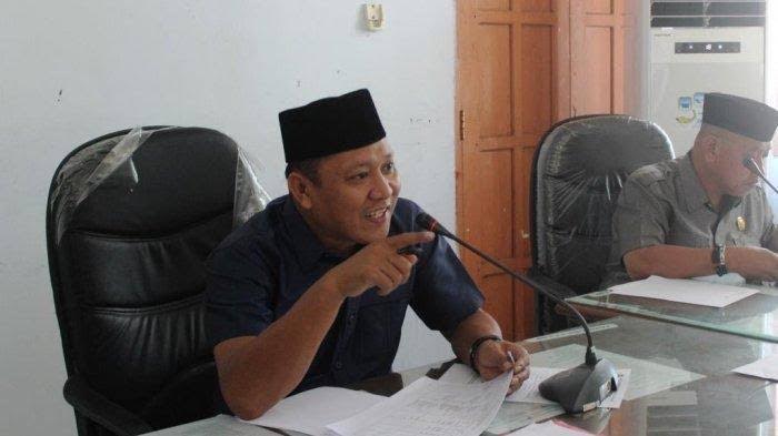 ketua-komisi-b-dprd-bulukumba-fahidin-minta-perbankan-hentikan-kredit-untuk-asn.jpg