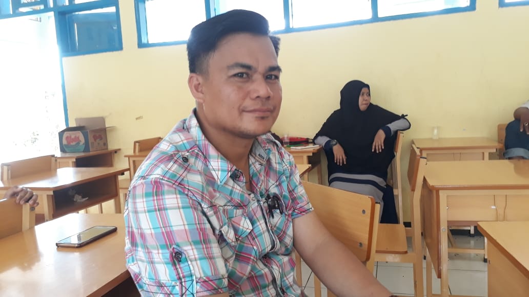 ketua-panitia-reuni-akbar-alumni-smpn-3-dan-16-mandai-maros-arfah.jpg