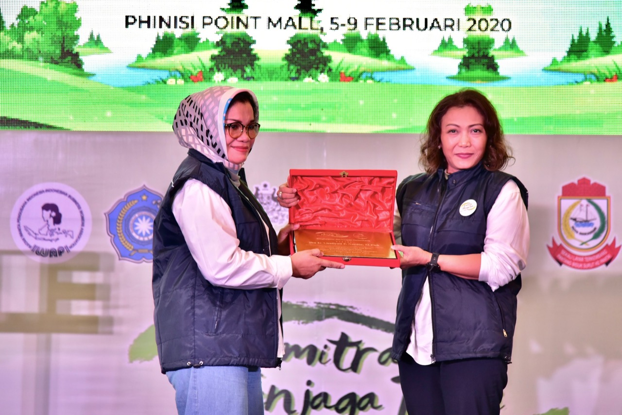 PKK Sulsel di Bawah Kendali Lies F Nurdin Bermitra dengan Berbagai Pihak Demi Kurangi Sampah Plastik - ketua-tim-penggerak-pkk-provinsi-sulawesi-selatan-lies-f-nurdin-2-542020.jpg