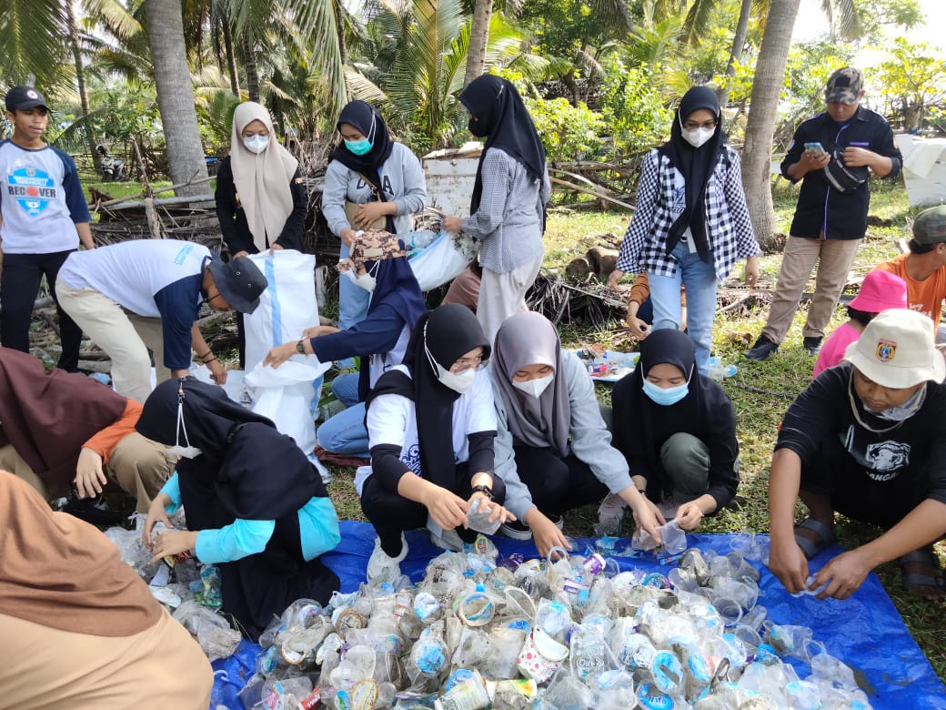 Hari Peduli Sampah Nasional, KFC Indonesia-Divers Clean Bersih-bersih Pantai dan Laut