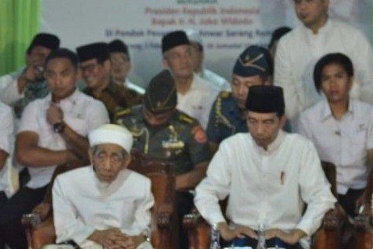 kh-maimoen-zubair-dan-jokowi.jpg