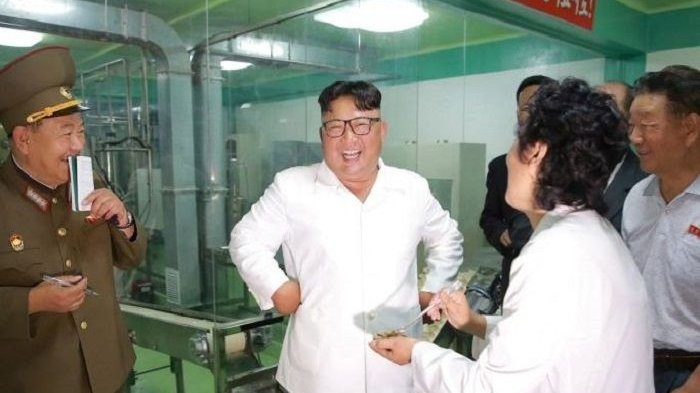 kim-jong-un-saat-lakukan-kunjungan-ke-pabrik-makanan-otoritas.jpg