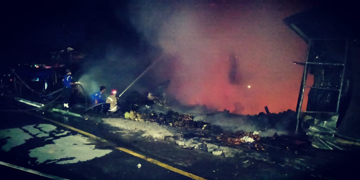 kios-pedagang-terbakar-di-jlsw3.jpg