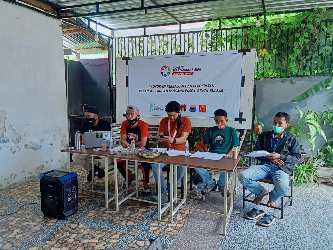 koalisi-masyarakat-sipil-kms-sulbar-melakukan-konferensi-pers-menyampaikan-10-poin.jpg
