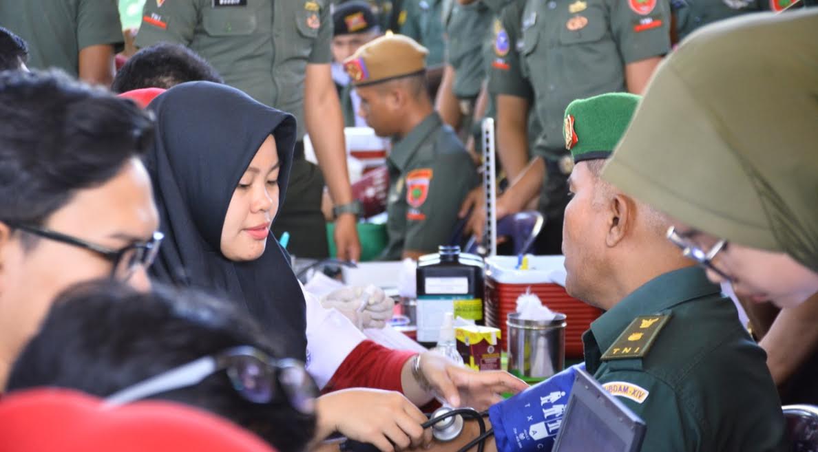 kodam-xiv-hasanuddin-bersama-pmi-makassar-menggelar-donor-darah.jpg